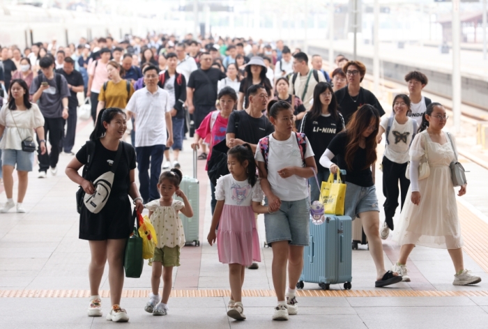 全国铁路迎来学生客流高峰 预计发送650万人次