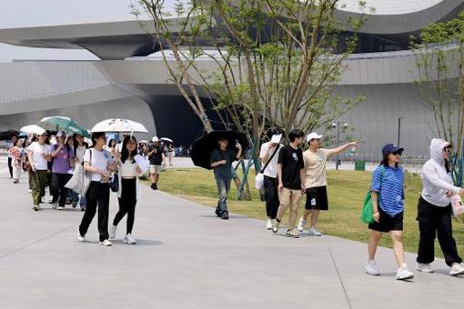 在蓉港澳台侨大学生开启“星云”探秘之旅