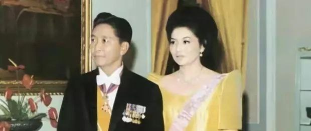 菲律宾第一夫人伊梅尔达敛财百亿藏珠宝100公斤为何还被纪念