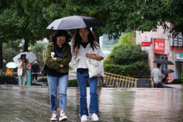 江淮黄淮等地有强降水 青海甘肃内蒙古等地多降雨天气