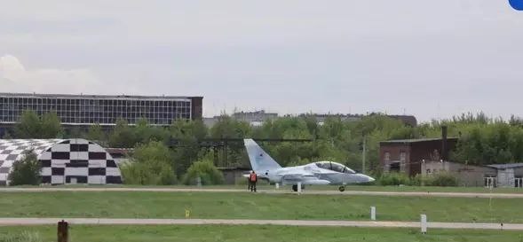 尔库茨克航空工厂向俄罗斯国防部交付今年第一批雅克-130教练机