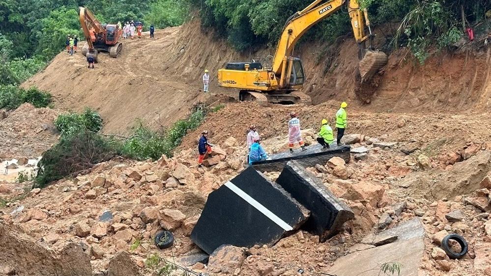 广东梅大高速路面塌陷事故已致36人死亡