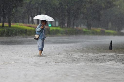 中央气象台发布暴雨蓝色预警：山东河南安徽等地部分地区有大到暴雨