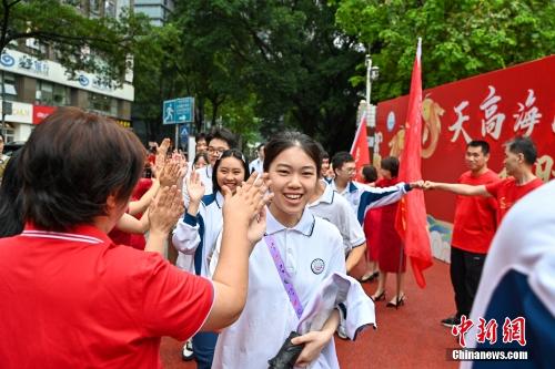 张颐武谈高考作文：不容易写偏，但脱颖而出较难