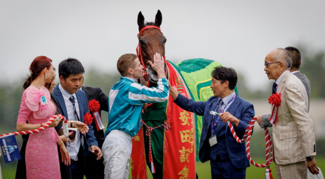 赛马 | 中国骄傲！“浪漫勇士”在日本攻下安田纪念赛