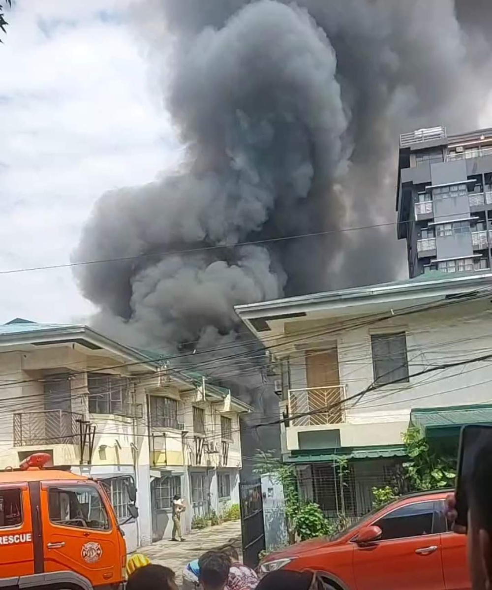 奎松市住宅区发生火灾