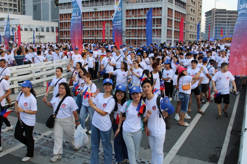 华社万人步行活动|牢记建交初心，顺应人民心声